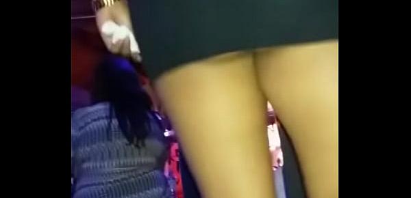  esposa arrecha en la disco con vestido super corto sin pantis